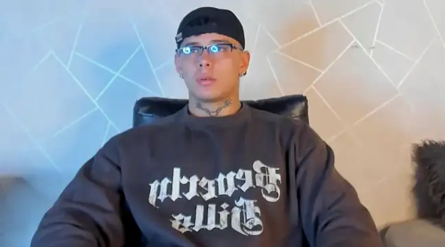 Snapshot of NoahhBrown chatting on December 2024 03:44:01 AM NoahhBrown online show from December 2024 03:44:01 AM