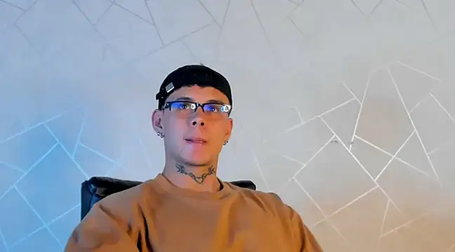 Snapshot of NoahhBrown chatting on December 2024 03:45:01 AM NoahhBrown online show from December 2024 03:45:01 AM