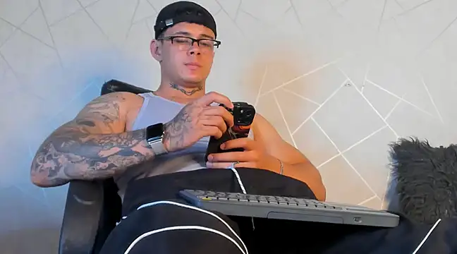 Snapshot of NoahhBrown chatting on January 2025 01:42:02 AM NoahhBrown online show from January 2025 01:42:02 AM