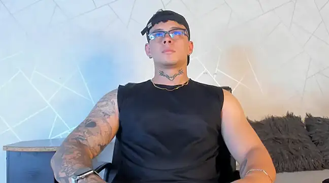 Snapshot of NoahhBrown chatting on January 2025 04:08:02 AM NoahhBrown online show from January 2025 04:08:02 AM