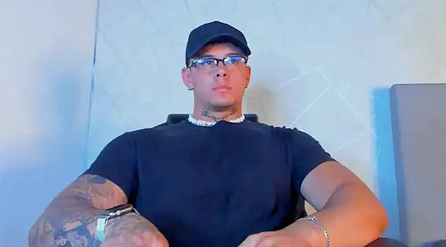 Snapshot of NoahhBrown chatting on January 2025 03:57:02 AM NoahhBrown online show from January 2025 03:57:02 AM