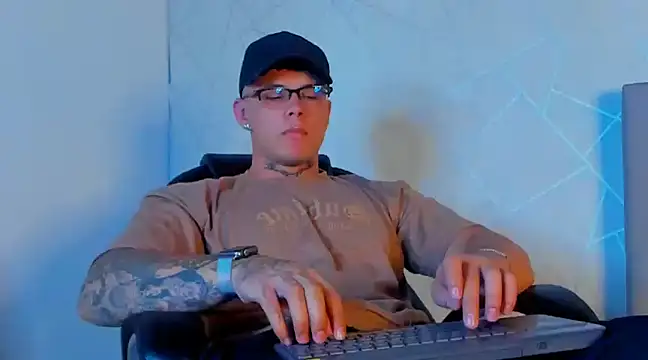 Snapshot of NoahhBrown chatting on January 2025 11:55:02 PM NoahhBrown online show from January 2025 11:55:02 PM