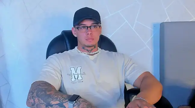 Snapshot of NoahhBrown chatting on February 2025 02:58:01 AM NoahhBrown online show from February 2025 02:58:01 AM