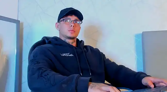 Snapshot of NoahhBrown chatting on February 2025 03:03:01 AM NoahhBrown online show from February 2025 03:03:01 AM