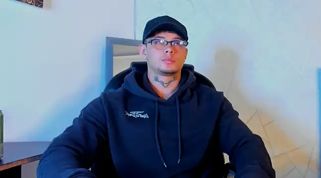 Snapshot of NoahhBrown chatting on February 2025 01:36:01 AM NoahhBrown online show from February 2025 01:36:01 AM