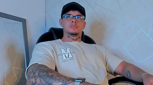 Snapshot of NoahhBrown chatting on February 2025 06:55:01 AM NoahhBrown online show from February 2025 06:55:01 AM