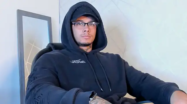 Snapshot of NoahhBrown chatting on February 2025 03:04:01 AM NoahhBrown online show from February 2025 03:04:01 AM