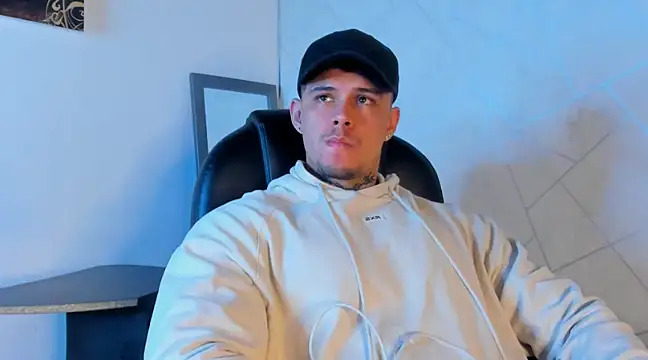 Snapshot of NoahhBrown chatting on March 2025 03:22:01 AM NoahhBrown online show from March 2025 03:22:01 AM