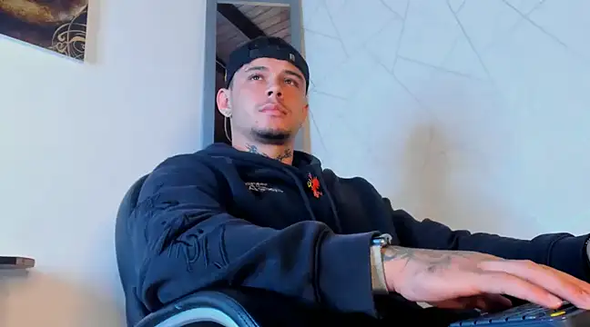 Snapshot of NoahhBrown chatting on March 2025 03:12:02 AM NoahhBrown online show from March 2025 03:12:02 AM