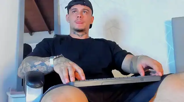 Snapshot of NoahhBrown chatting on March 2025 03:30:02 AM NoahhBrown online show from March 2025 03:30:02 AM