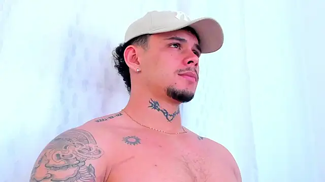 Snapshot of NoahhBrown chatting on October 2025 05:21:02 PM NoahhBrown online show from October 2025 05:21:02 PM