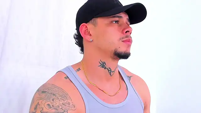 Snapshot of NoahhBrown chatting on October 2025 03:42:02 AM NoahhBrown online show from October 2025 03:42:02 AM