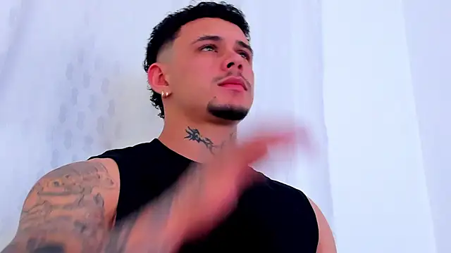 Snapshot of NoahhBrown chatting on November 2025 12:53:02 AM NoahhBrown online show from November 2025 12:53:02 AM