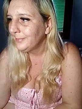 BecciDeluxe online show from May 2026 09:27:01 AM