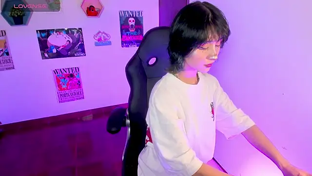 MonxxsLove online show from April 2026 03:05:01 AM