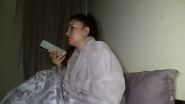 Snapshot of Linusya chatting on November 2025 05:03:02 PM Linusya online show from November 2025 05:03:02 PM