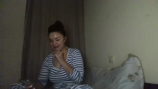 Snapshot of Linusya chatting on November 2025 04:58:02 PM Linusya online show from November 2025 04:58:02 PM