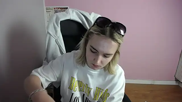 viktoria lovely online show from May 2026 06:19:02 AM