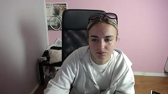 viktoria lovely online show from July 2026 07:00:01 AM