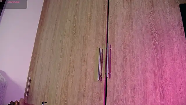 aidaadams online show from November 2025 11:53:01 AM