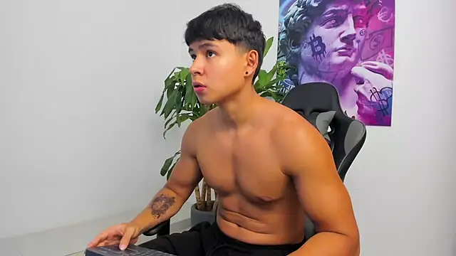 Snapshot of Bray_Kevin chatting on December 2024 01:14:01 AM Bray Kevin online show from December 2024 01:14:01 AM