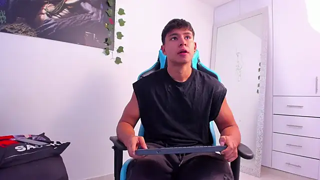 Snapshot of Bray_Kevin chatting on December 2024 03:31:02 PM Bray Kevin online show from December 2024 03:31:02 PM