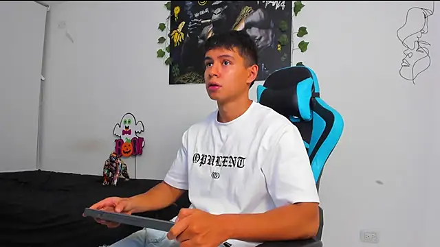 Snapshot of Bray_Kevin chatting on February 2025 01:02:01 AM Bray Kevin online show from February 2025 01:02:01 AM