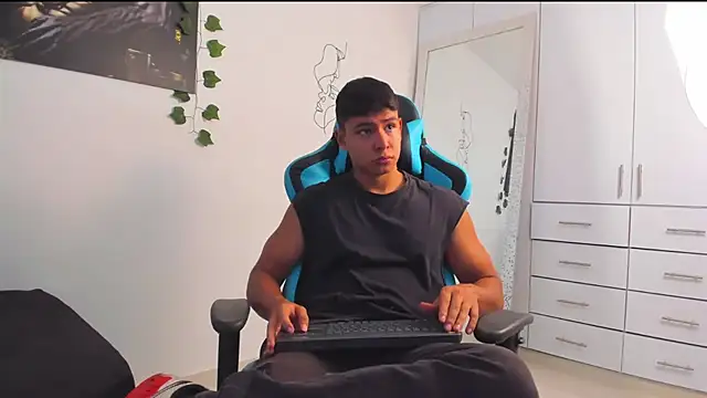 Snapshot of Bray_Kevin chatting on March 2025 03:48:02 PM Bray Kevin online show from March 2025 03:48:02 PM