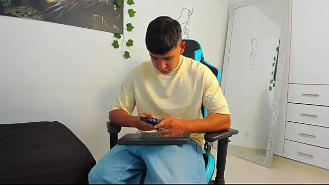 Snapshot of Bray_Kevin chatting on March 2025 03:05:02 PM Bray Kevin online show from March 2025 03:05:02 PM