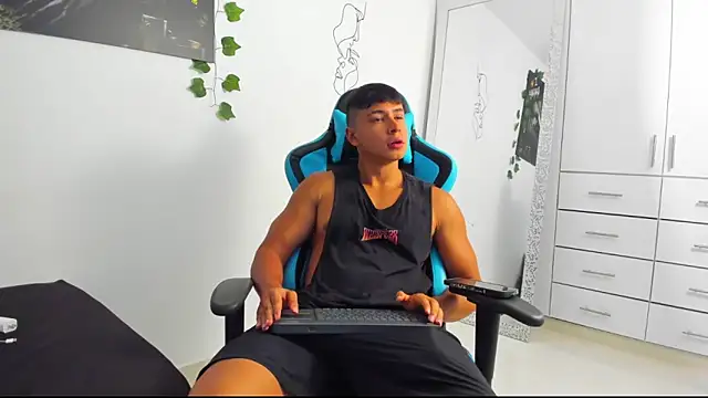 Snapshot of Bray_Kevin chatting on March 2025 12:15:02 AM Bray Kevin online show from March 2025 12:15:02 AM