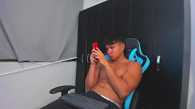 Snapshot of Bray_Kevin chatting on November 2025 03:05:01 AM Bray Kevin online show from November 2025 03:05:01 AM