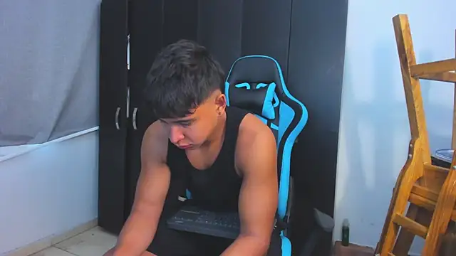 Snapshot of Bray_Kevin chatting on November 2025 04:19:02 PM Bray Kevin online show from November 2025 04:19:02 PM