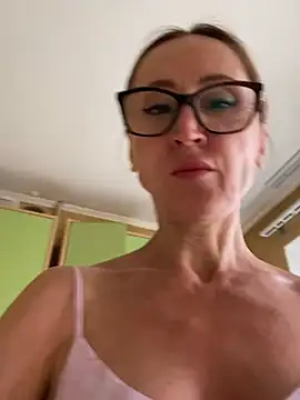 Snapshot of LauraDavis chatting on July 2026 02:53:01 PM LauraDavis online show from July 2026 02:53:01 PM