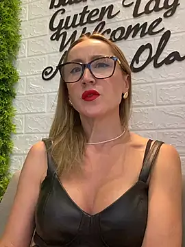 Snapshot of LauraDavis chatting on July 2026 10:32:02 AM LauraDavis online show from July 2026 10:32:02 AM