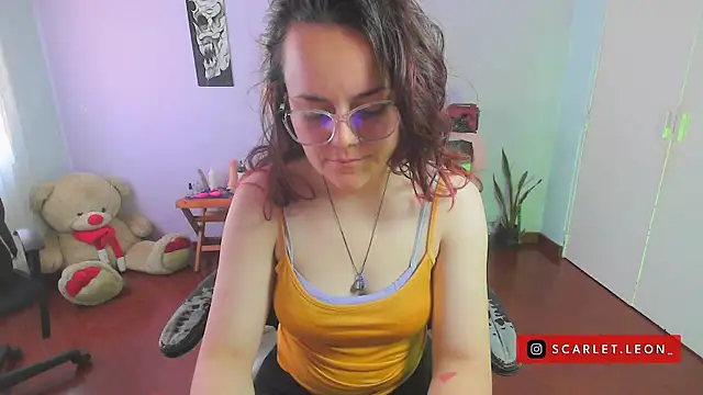 Scarletleon77 online show from January 2025 04:55:02 PM