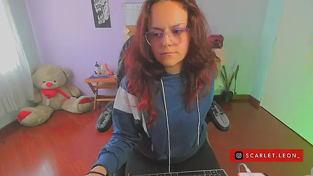 Scarletleon77 online show from February 2025 06:45:01 PM