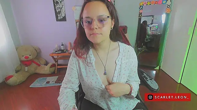 Scarletleon77 online show from February 2025 06:37:02 PM