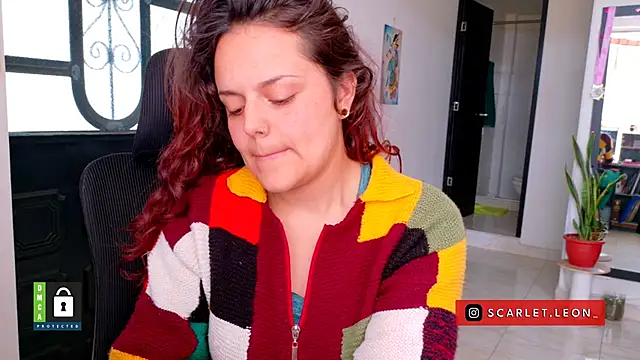 Scarletleon77 online show from July 2026 06:25:01 PM