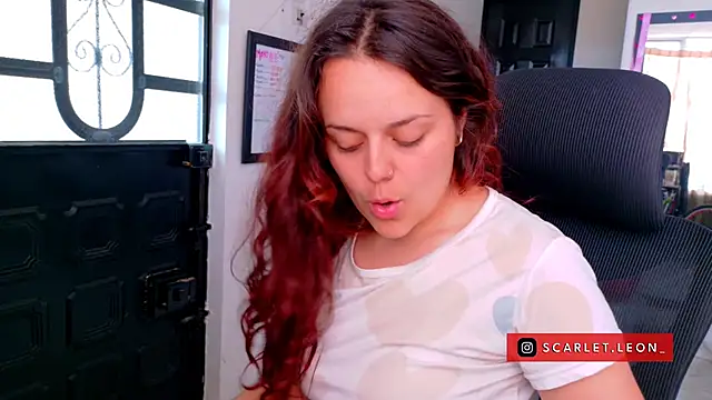 Scarletleon77 online show from July 2026 06:10:02 PM