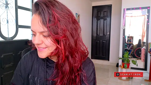Scarletleon77 online show from August 2026 06:11:01 PM