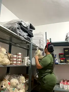 Snapshot of PUSHYLATE chatting on December 2025 04:13:01 PM PUSHYLATE online show from December 2025 04:13:01 PM