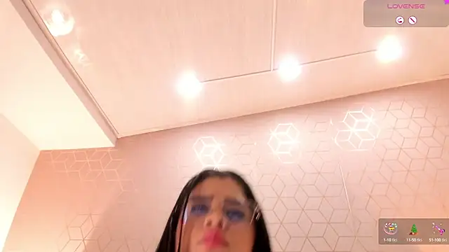 Snapshot of Emilyboobss chatting on December 2024 10:21:01 AM Emilyboobss online show from December 2024 10:21:01 AM