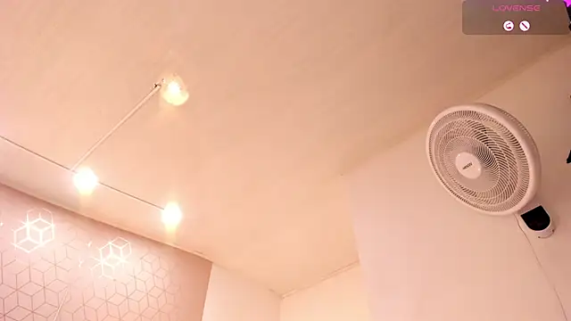 Snapshot of Emilyboobss chatting on January 2025 03:40:01 AM Emilyboobss online show from January 2025 03:40:01 AM