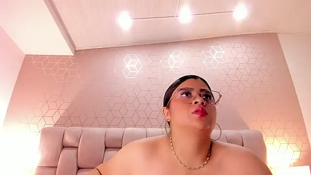 Snapshot of Emilyboobss chatting on January 2025 12:58:02 PM Emilyboobss online show from January 2025 12:58:02 PM