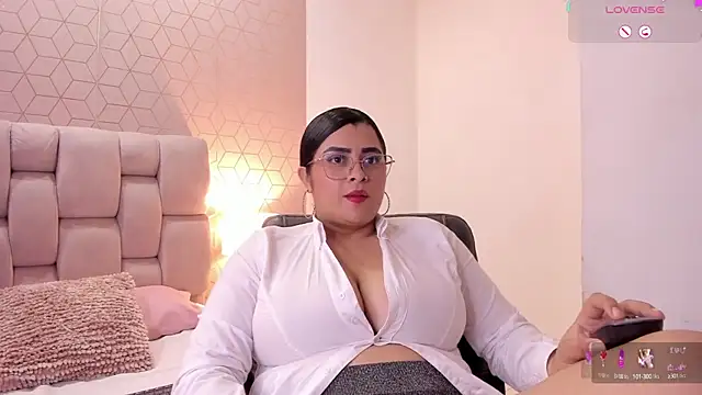 Snapshot of Emilyboobss chatting on February 2025 09:47:02 AM Emilyboobss online show from February 2025 09:47:02 AM