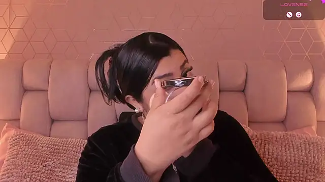 Snapshot of Emilyboobss chatting on March 2025 06:57:02 AM Emilyboobss online show from March 2025 06:57:02 AM