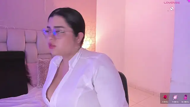 Snapshot of Emilyboobss chatting on March 2025 09:55:01 AM Emilyboobss online show from March 2025 09:55:01 AM