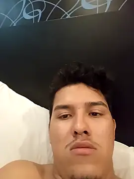 Snapshot of Negoo010 chatting on April 2026 06:58:02 PM Negoo010 online show from April 2026 06:58:02 PM