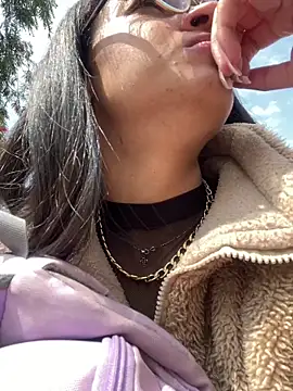 valentinabaez online show from February 2025 03:50:02 PM