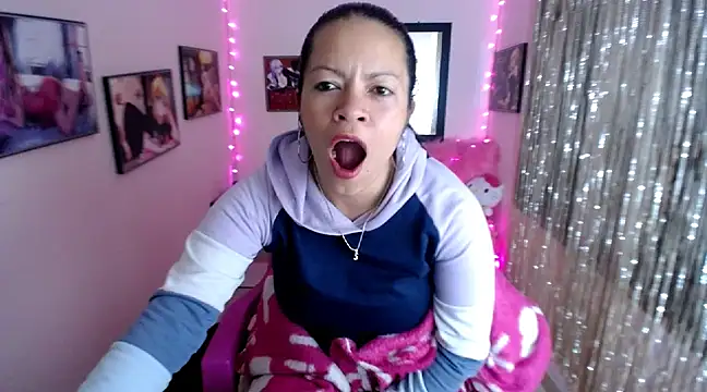 Cristal w online show from February 2025 07:14:01 PM